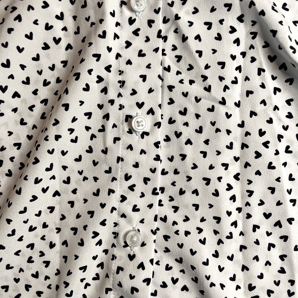 Heart patterned button up. Medium. - Picture 4 of 4
